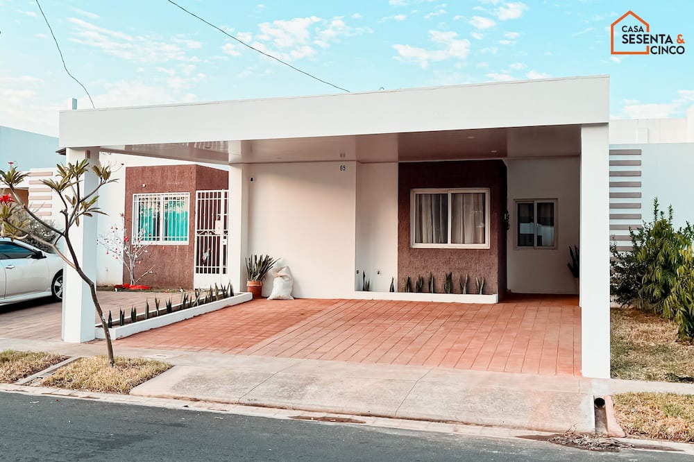 San Miguel House | Casa 65, cómoda y espaciosa casa de dos habitaciones en San Miguel