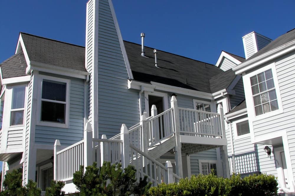 Agate Beach Resort | Ocean view and 5 minute walk to beach.