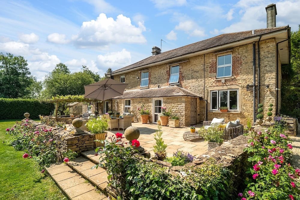 Chippenham House | Unique House with Land and river on the edge of The Cotswolds. (Pet Friendly!)