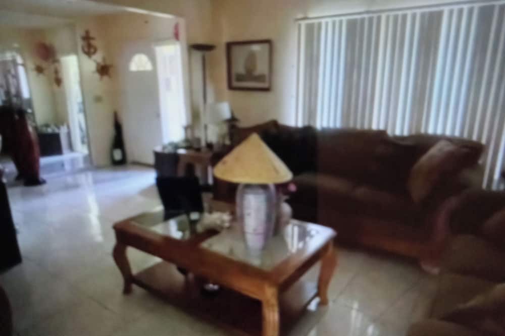 Joel House | Family get away