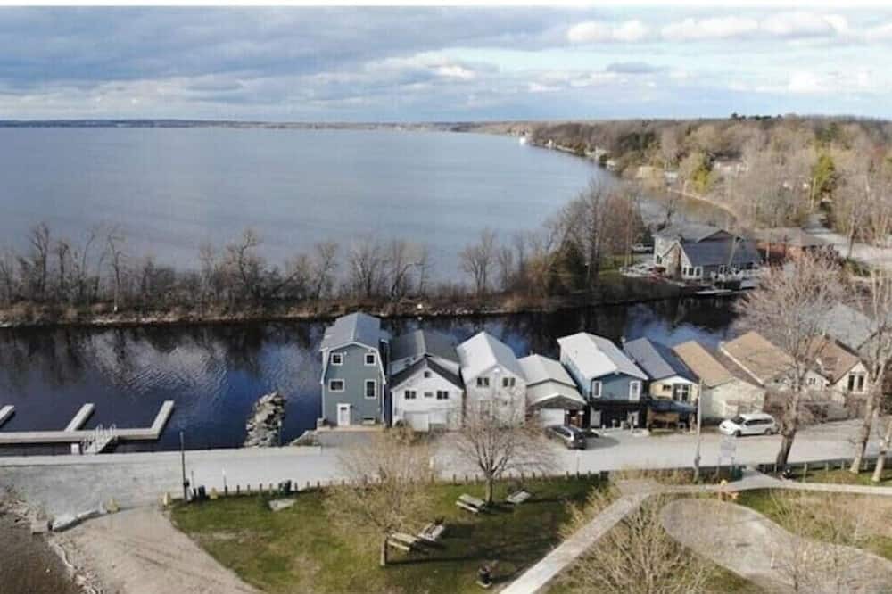 Beaverton House | Lakefront Boathouse Paradise!