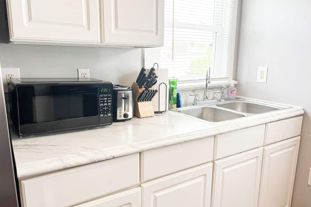 Piqua Apartment | Stylish 2-Bedroom duplex in prime location!