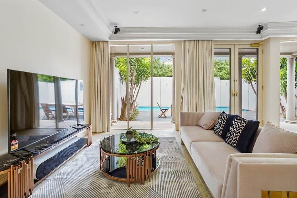 Brighton House | Classic Luxurious Family Home in Brighton with pool
