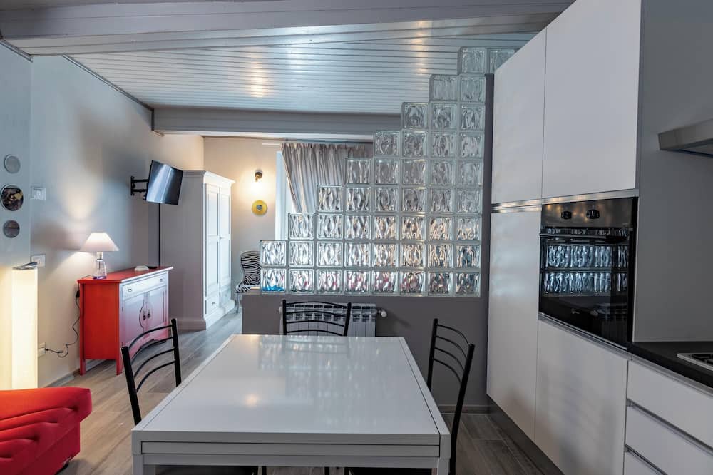 Piazza Apartment | Homerez - Studio, city center, view