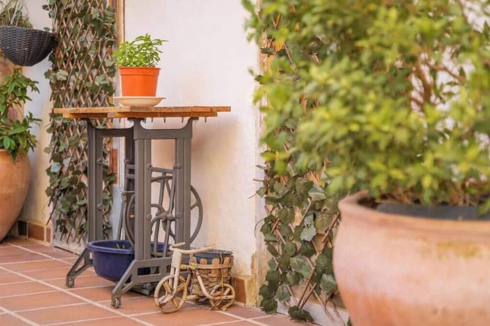 Teruel House | Holiday Home 'Barranco Las Maravillas' with Private Terrace, Private Garden and Wi-Fi
