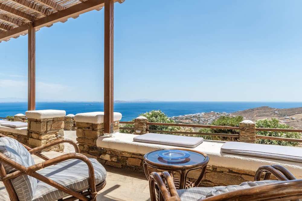 Agios Ioannis House | Holiday Home 'Aegean'stop View' with Sea View, Private Garden and Wi-Fi
