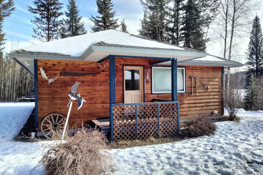 Eagle Creek House | Eagle Point Cabin at Ruth Lake Pet Friendly