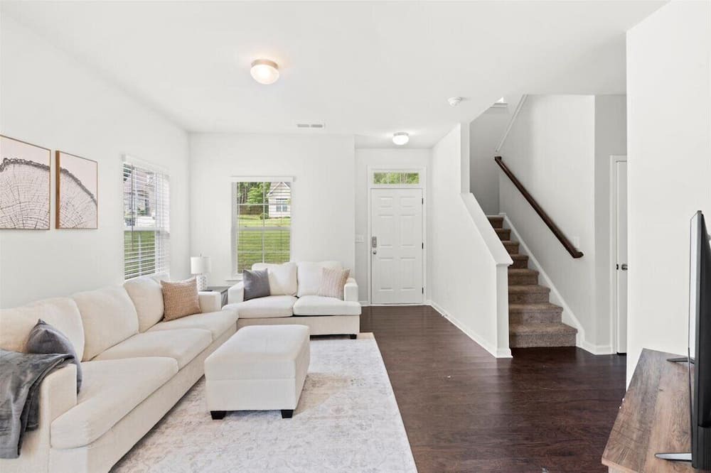 South Salisbury House | Pet Friendly 4 Bedroom in Salisbury!
