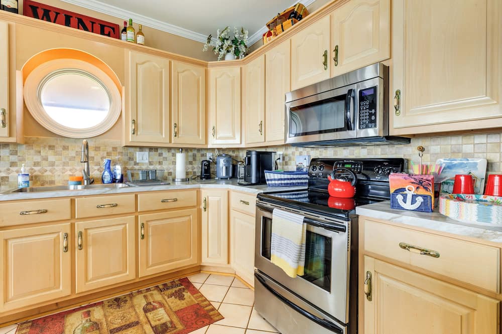 Theodore House | Waterfront Vacation Rental: 9 Mi to Dauphin Island