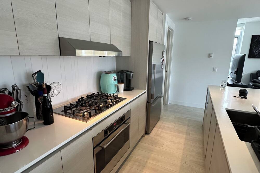 Lower Mount Royal Condo | Heart of Downtown Calgary, beside 17 ave, close to all city centre and trails