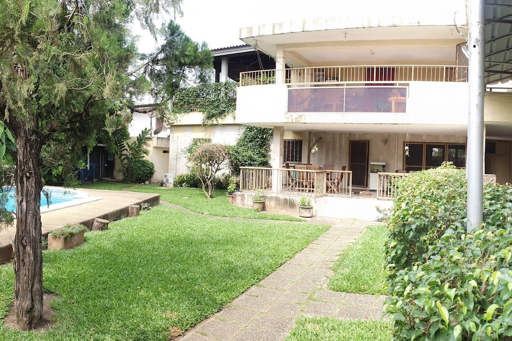 Cocody Apartment | Apartment with pool, garden, all services included
