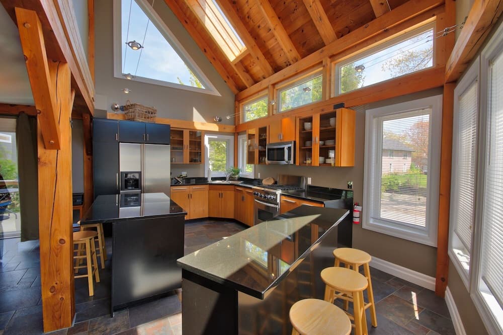 Grand Bend Cottage | Ko Olina Kottage Grand Bend! Steps to the Beach!