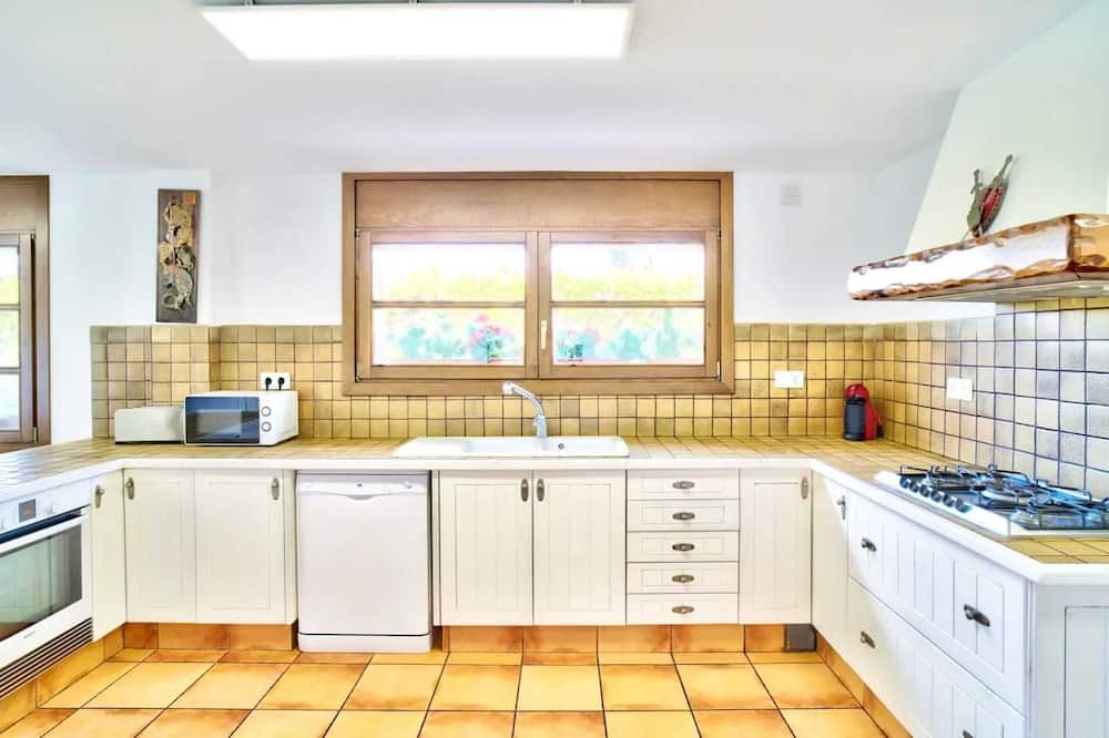 Sant Andreu de Llavaneres Villa | Homerez - Big villa 1 km away from the beach for 16 ppl. with swimming-pool