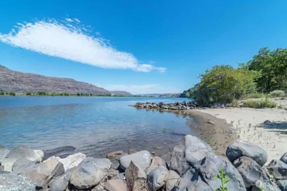Quincy House | Waterfront retreat on the Columbia River, 10 minutes from The Gorge Amphitheater