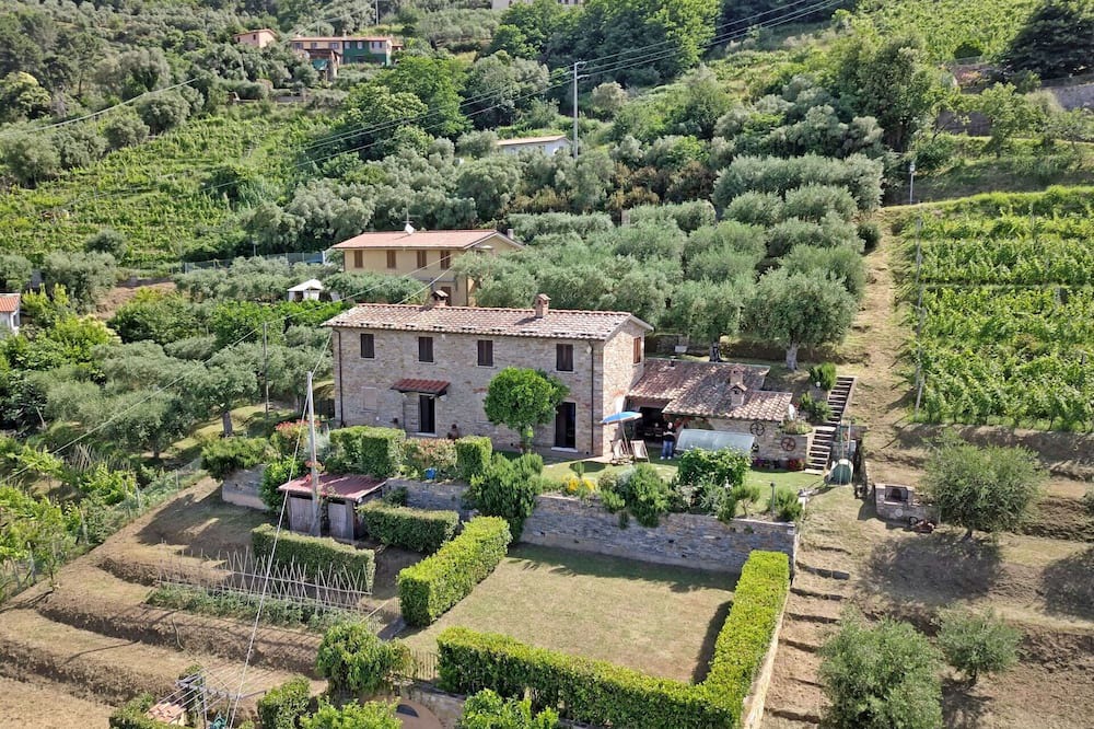 Seravezza Villa | Wonderful private villa with WIFI, A/C, TV, panoramic view and parking, close to Forte Dei Marmi