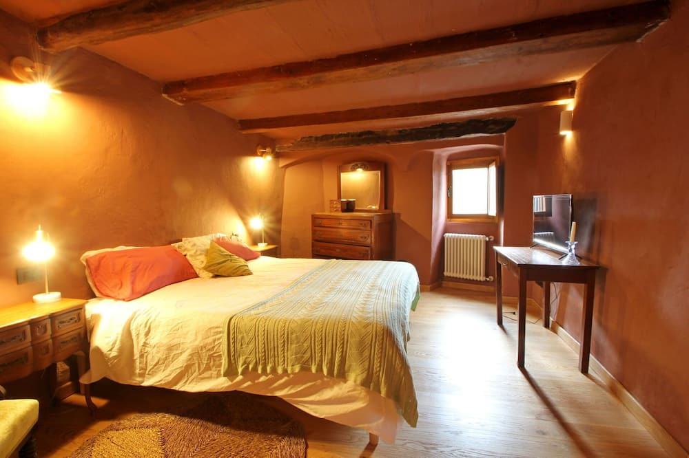 Fosdinovo Villa | Stunning villa for 3 guests with WIFI and TV, close to La Spezia