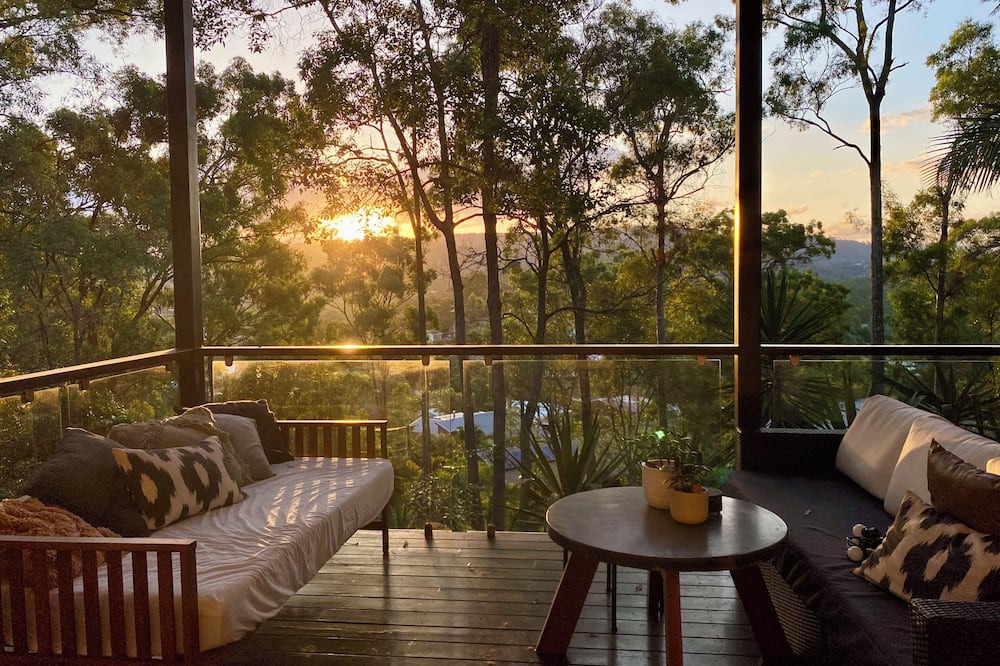 Mudgeeraba House | Summerhill House is a family home nestled amongst the trees with epic hinterland sunset views