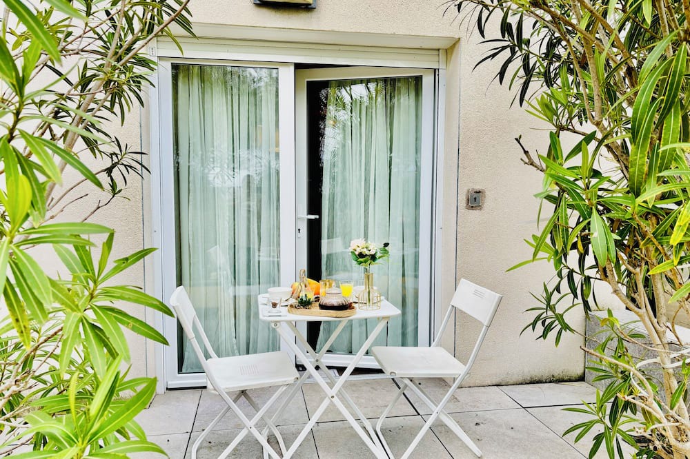 Hopitaux-Facultes Apartment | Beautiful, fully equipped studio!
