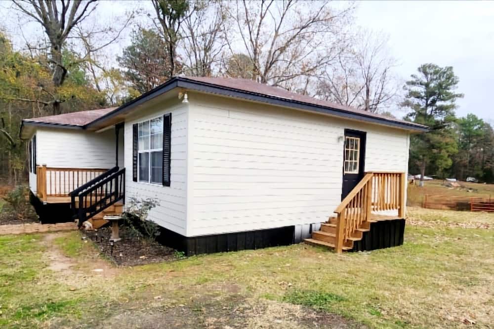 Karnack House | Bring the whole family to this great woodsy home w/ lots of room for fun!!