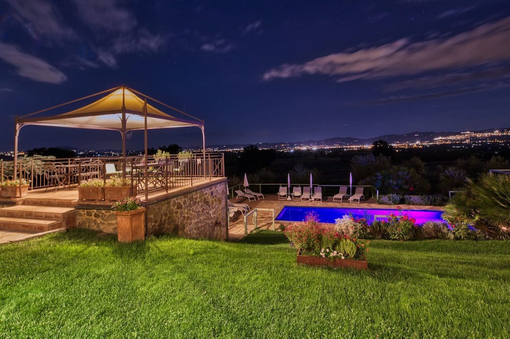 Cannara Apartment | L’Olmo Agriturismo di charme-The Sunrise suite with breathtaking view of Assisi.