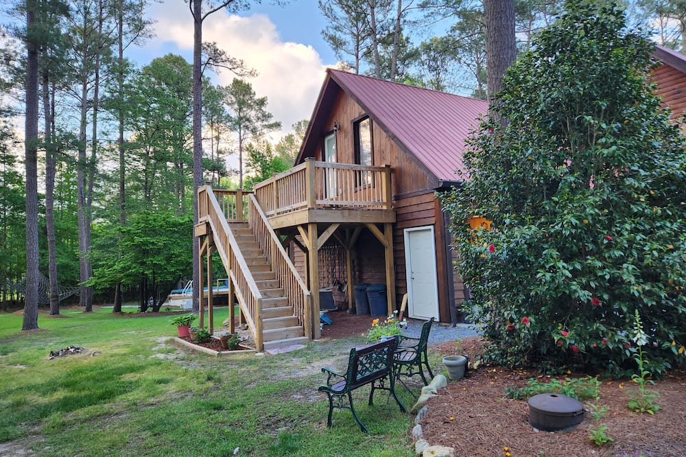 West End Cabin | Log cabin on 35 acres with hot tub and pool available for the 2024 US Open.