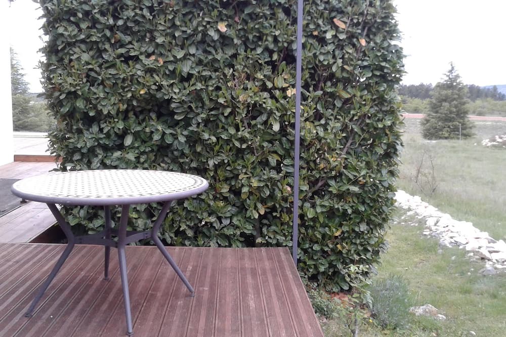 Aurel Apartment | Gite Spacieux 4 Personnes, Vaucluse. Acces Privatisé à une Piscine Interieure