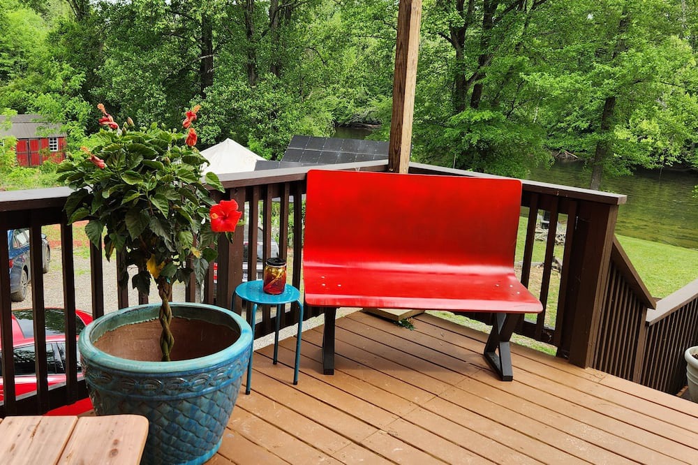 Tennga Bed & Breakfast | Riverdell Arts Wisteria Room