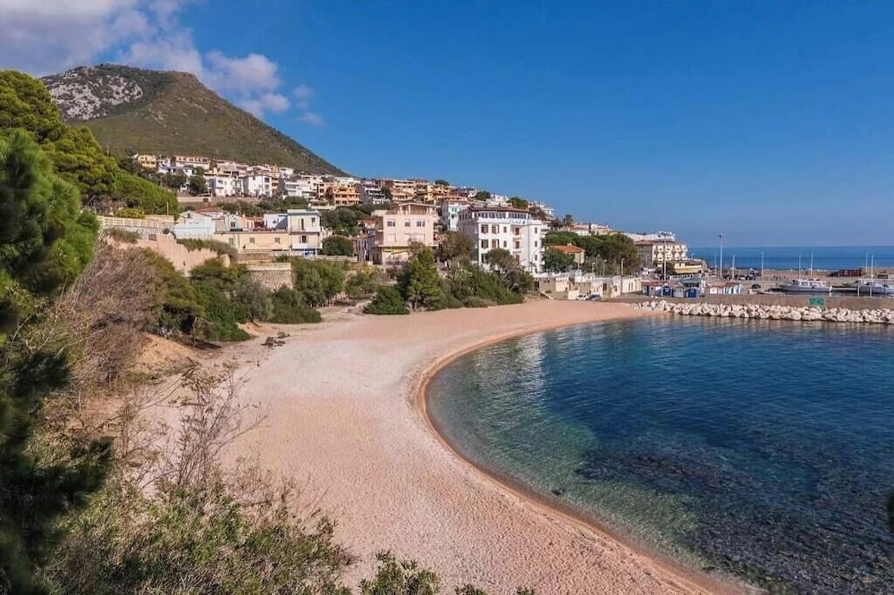 La Caletta Apartment | Casa Luna - Three Bedroom Apartment, Sleeps 7