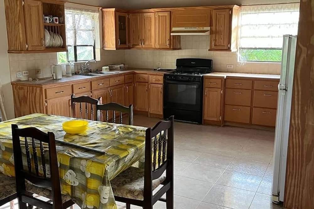 West Coast House | Beautiful 2-Bed House in St George