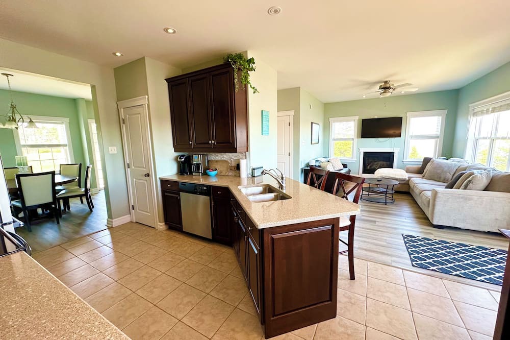 East Petpeswick House | Rising Tides oceanfront home with hot tub/sauna/kayaks