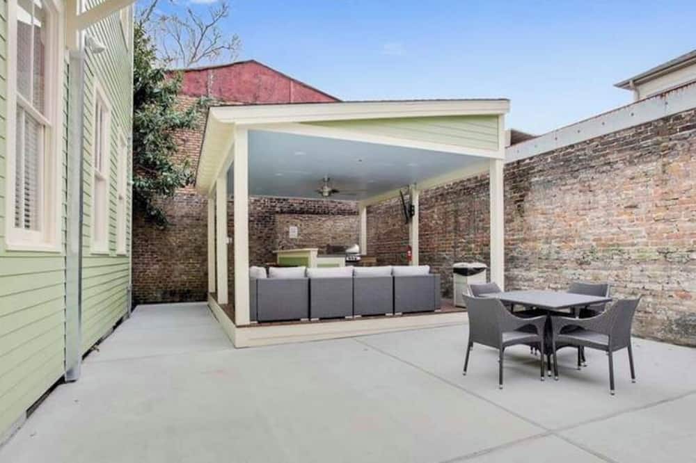 Faubourg Livaudais House | The Retreat NOLA - Stylish Modern Home Steps from St. Charles