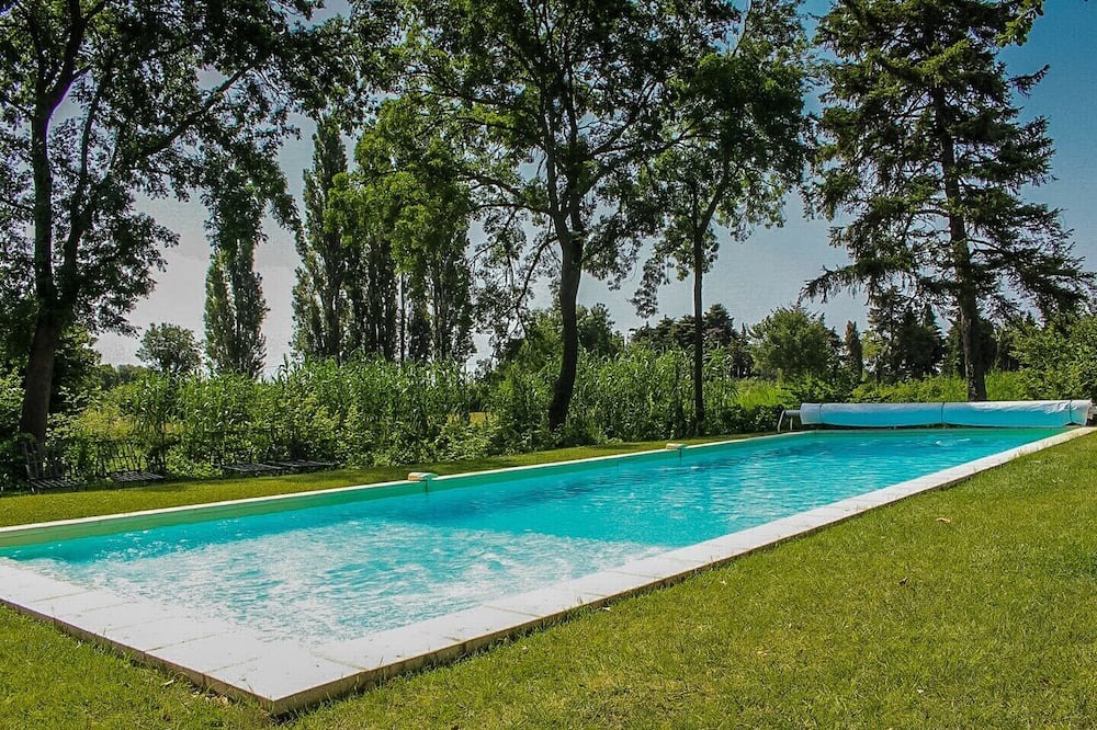 Colonzelle Cottage | Cottage 'Est' with Shared Pool, Private Terrace and Wi-Fi