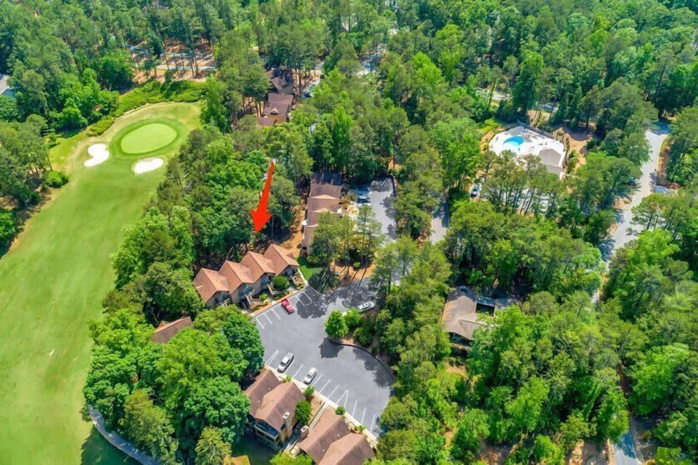 Salem Villa | 703 Captains Walk Sum