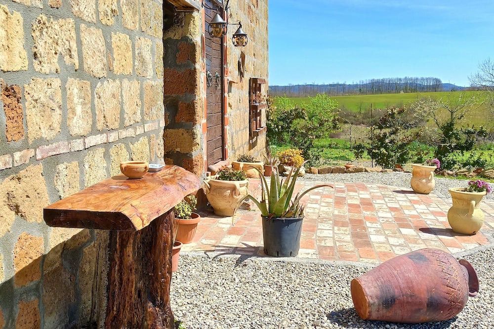 Acquapendente House | Pergolino vacation home with pool for exclusive use, in the countryside