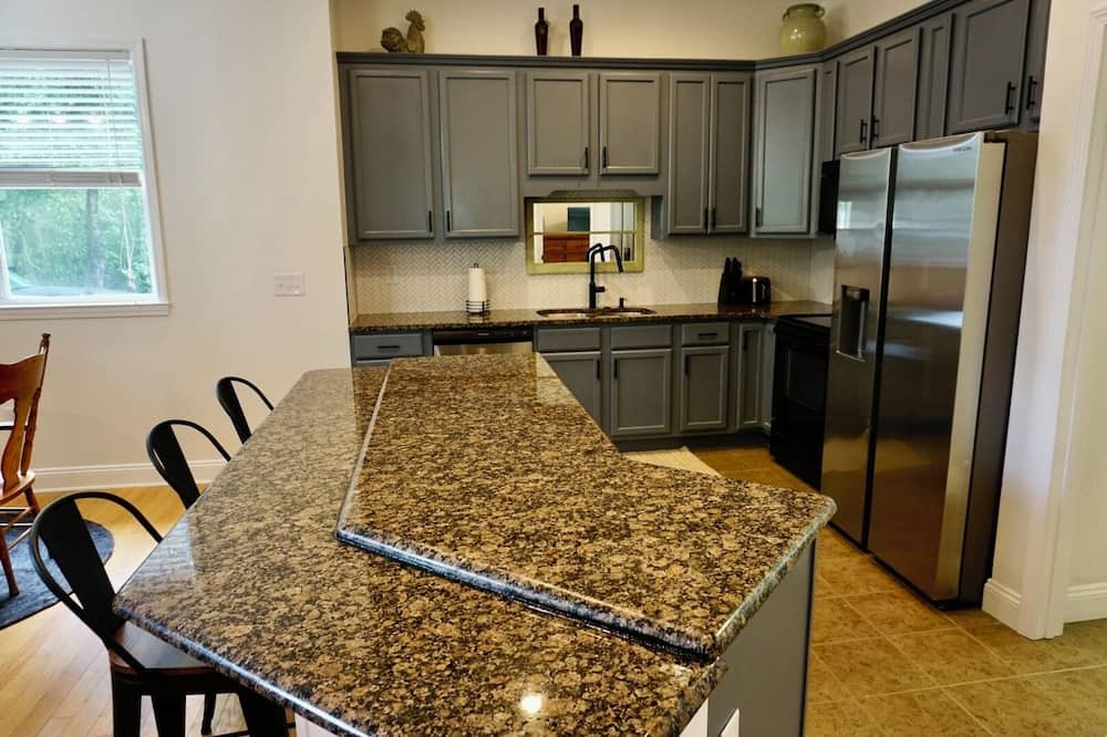 Freeport House | Bay Breeze House-Close to the Bay and a short drive to Beautiful 30A Beaches