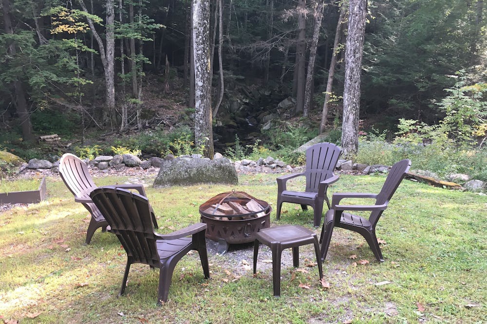 Antrim Cabin | Lake area: Romantic cabin for 2 beside a babbling brook
