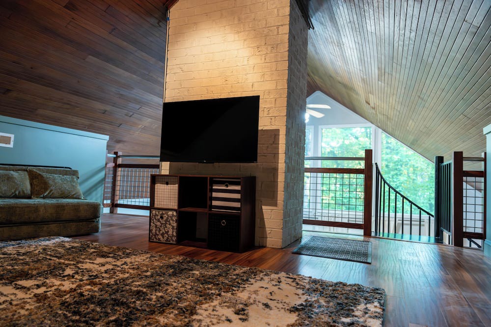 Charlotte Cabin | Clean and cozy cabin near Uptown! Sleeps up to 12