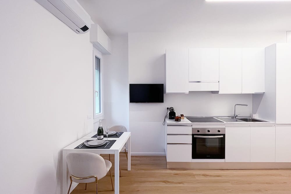Precotto Apartment | Apartment 'Led House Luxury' with Wi-Fi and Air Conditioning
