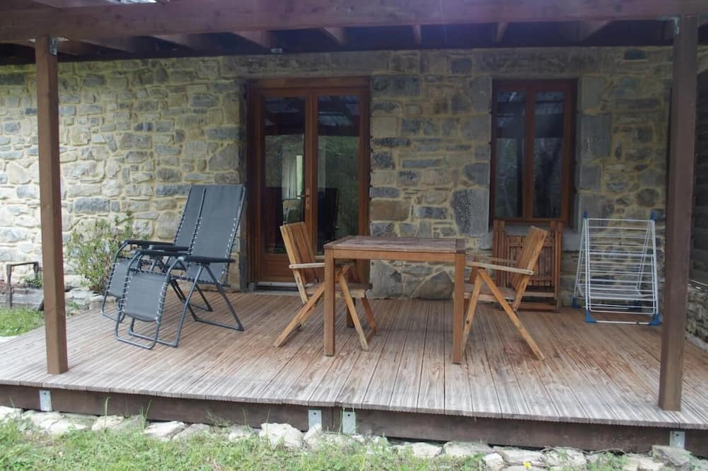 Montjay Apartment | Apartment 'Bois D'estève' with Mountain View, Private Terrace and Wi-Fi