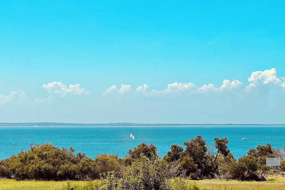 Ventnor Apartment | Waterfront! "The Nest'" boasts beautiful water views over Western Port Bay.