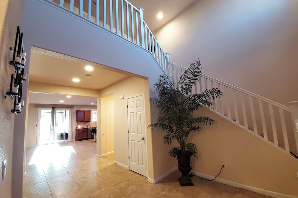 Elk Grove House | Bottom story In Luxury Home Next To New Casino