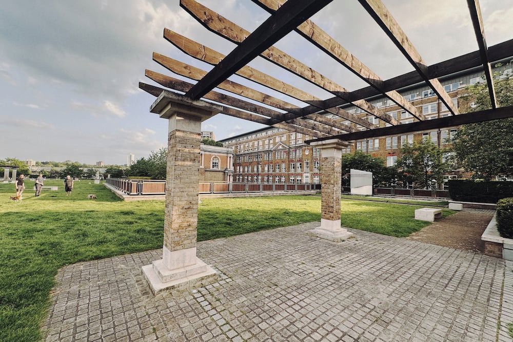 Woolwich Apartment | A Two Bedroom Flat in Greater London; Ideal for professionals/ family/students