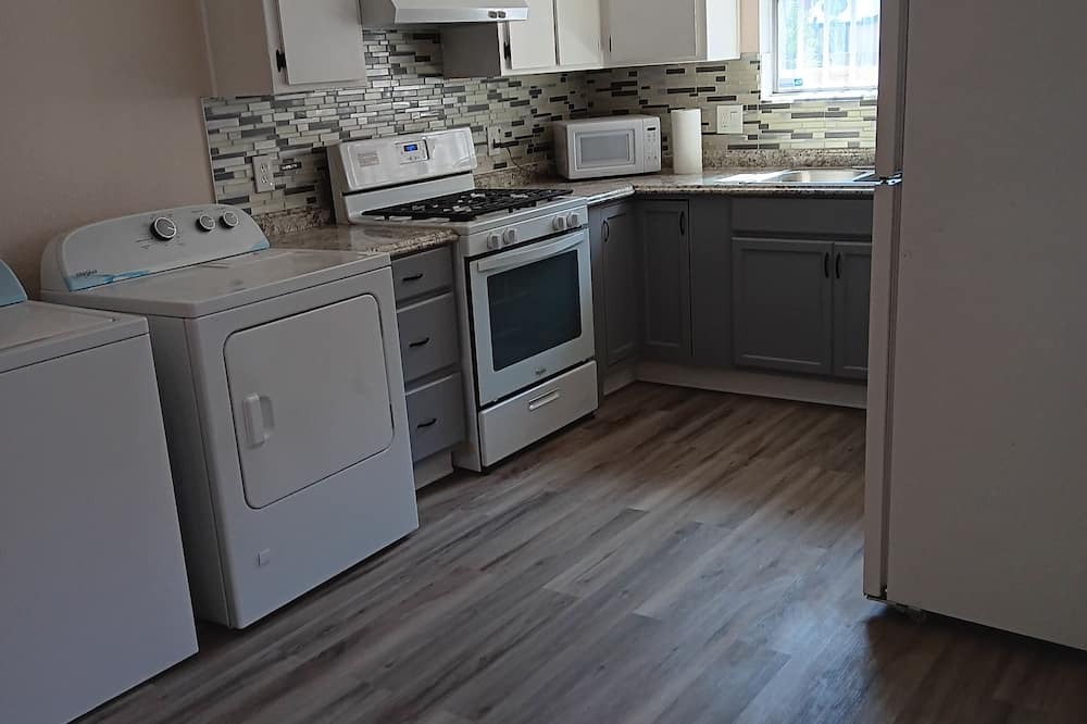 Mojave Apartment | Lovely furnished 2/1 apartment, with washer & dryer, free parking, free Wi-Fi...