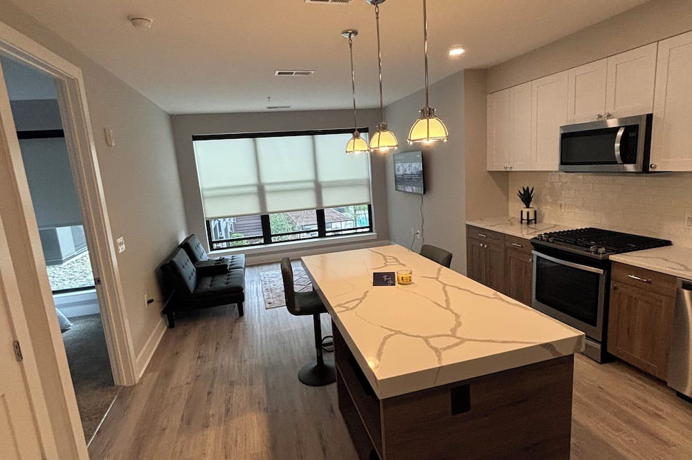 Old Town North Apartment | Floor to Ceiling Windows! Rooftop, Swimming Pool plus more..Your cozy getaway