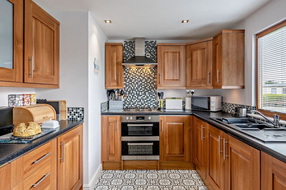 Morfa Bychan House | Mussel Shells Lodge - Three Bedroom House, Sleeps 6