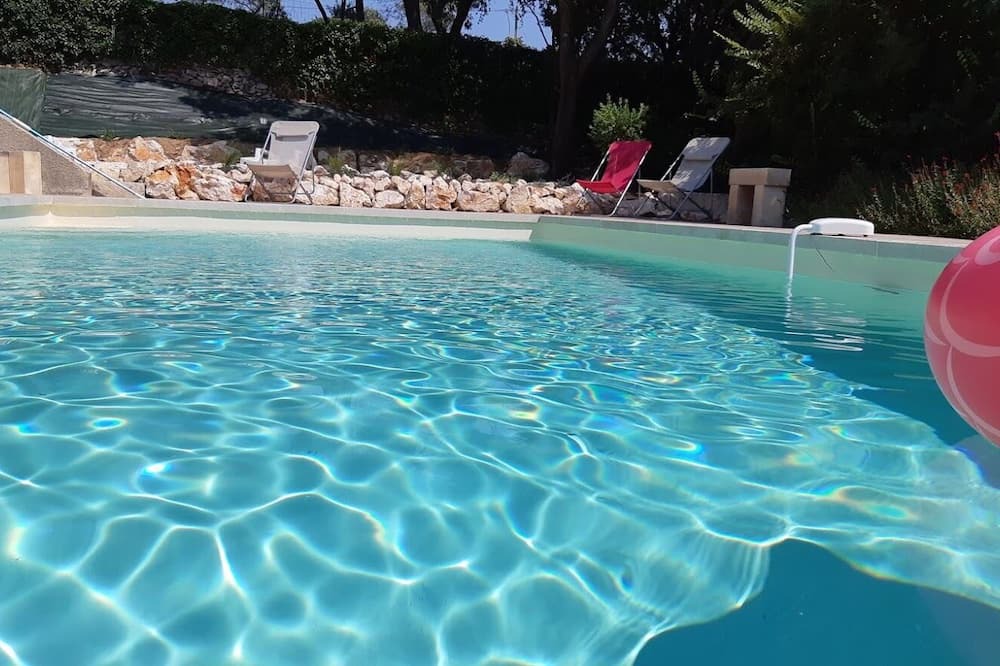 Caremeau House | Maison familiale spacieuse pour 8 personnes, piscine, calme et climatisation!