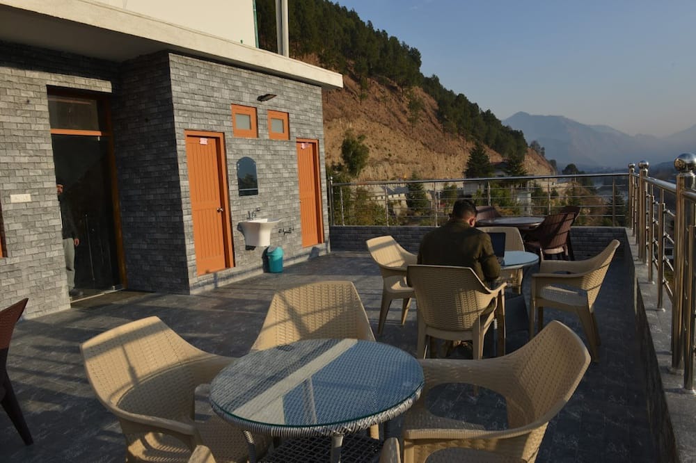 Mohal Hotel | Tulip Flowing River View Bhuntar