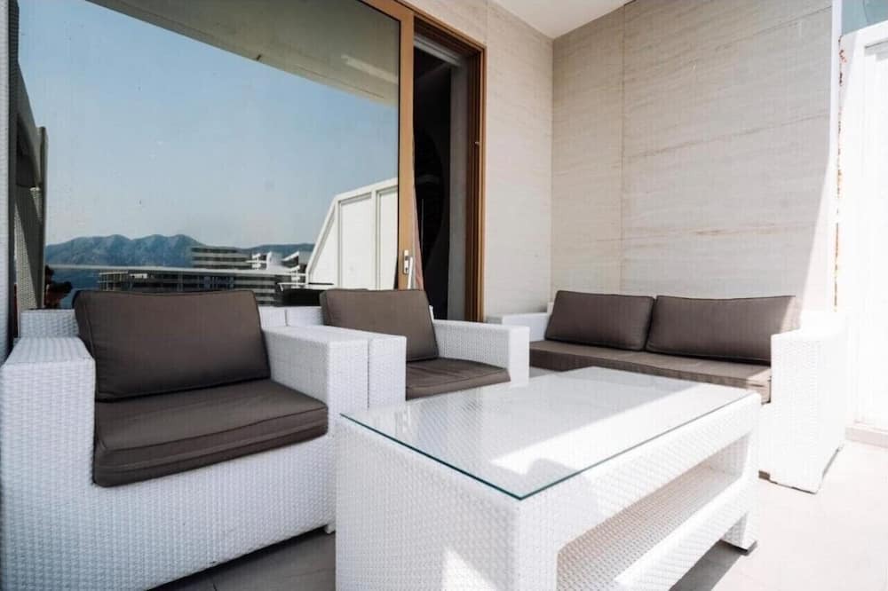 Rozino Apartment | Penthouse with a swimming pool and panoramic sea views!