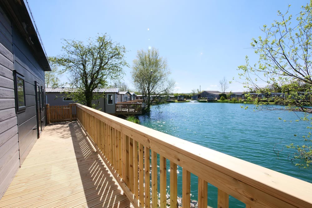 Malton Cabin | New - Water Lily Lodge Luxury Lakeside Lodge