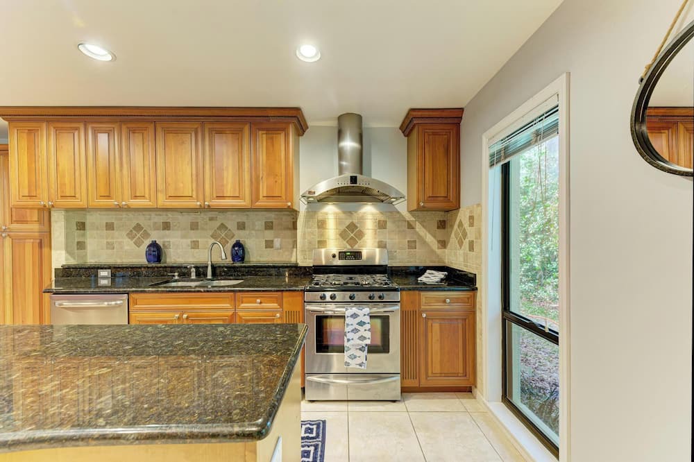Lutz House | Beautiful Tampa Lakehouse: Serenity Meets Modern Comfort for the Family